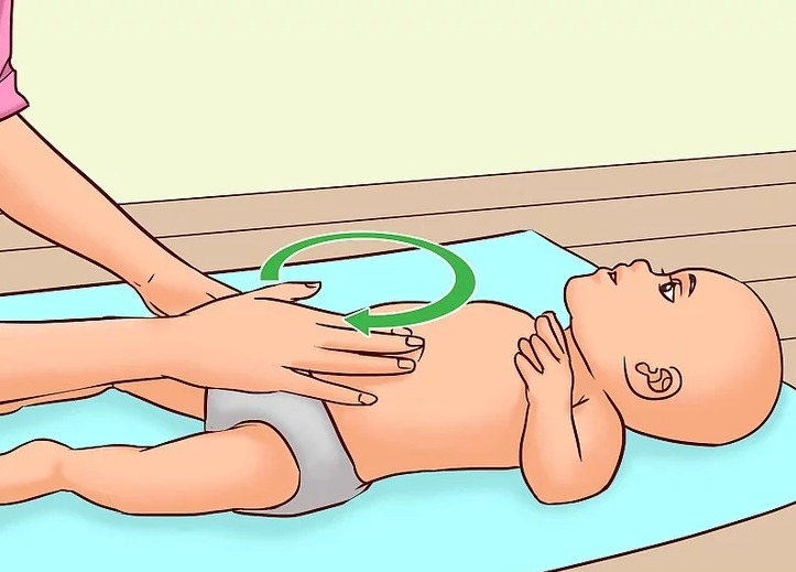 Mẹo massage cho bé khi đau bụng, khó tiêu bằng kem bôi đa năng
